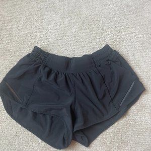 Lululemon Hotty Hot Low-Rise Lined Short 2.5" Size 6